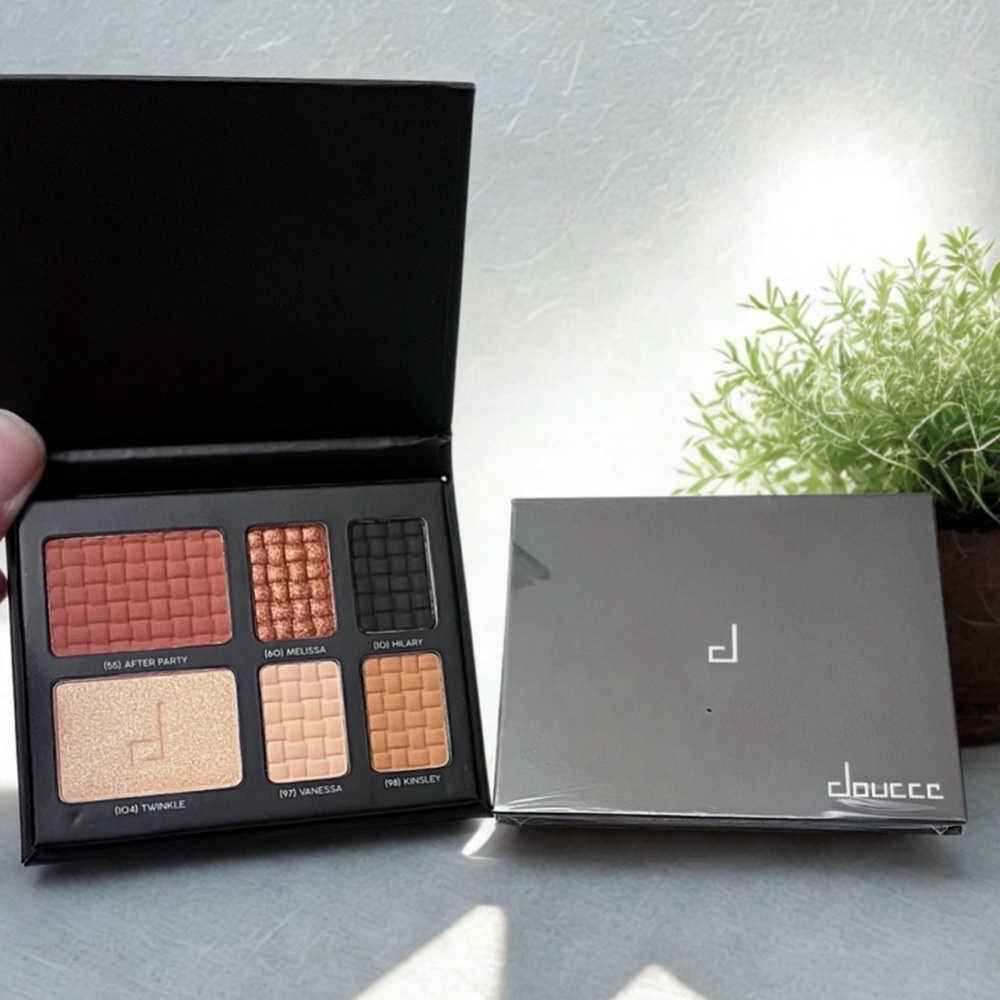 Doucce On the Go Eyeshadow Palette